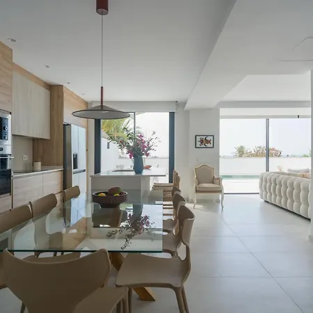 Burras Ocean Front Views شاليه