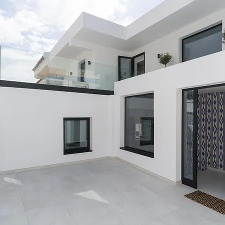 Burras Ocean Front Views شاليه