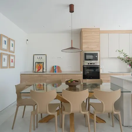 シャレー Burras Ocean Front Views