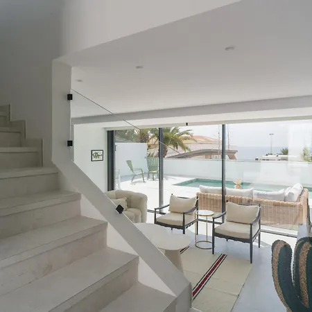 シャレー Burras Ocean Front Views *